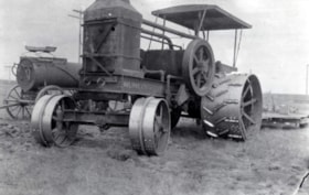 Early steam tractor. (Images are provided for educational and research purposes only. Other use requires permission, please contact the Museum.) thumbnail