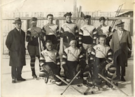 Canadiens hockey team photo. (Images are provided for educational and research purposes only. Other use requires permission, please contact the Museum.) thumbnail