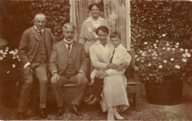 Sir Alfred Smithers, Sir Robert Borden, [?], and Eva Smithers, holding son David Smithers.. (Images are provided for educational and research purposes only. Other use requires permission, please contact the Museum.) thumbnail