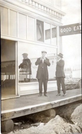 Jim Kennedy and [?] outside a cafe. (Images are provided for educational and research purposes only. Other use requires permission, please contact the Museum.) thumbnail