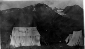 The Hanson's first residence when arriving in the Bulkley Valley. (Images are provided for educational and research purposes only. Other use requires permission, please contact the Museum.) thumbnail