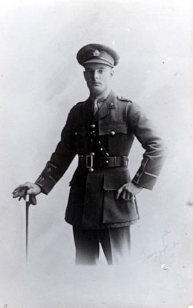 Man in uniform during the First World War. (Images are provided for educational and research purposes only. Other use requires permission, please contact the Museum.) thumbnail
