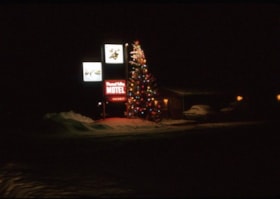 Christmas tree at Pleasant Valley Motel, Houston. (Images are provided for educational and research purposes only. Other use requires permission, please contact the Museum.) thumbnail