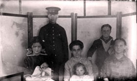 An unidentified family photo. (Images are provided for educational and research purposes only. Other use requires permission, please contact the Museum.) thumbnail