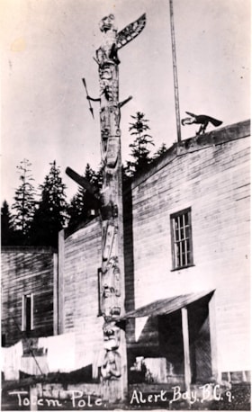 Totem Pole, Alert Bay B.C.. (Images are provided for educational and research purposes only. Other use requires permission, please contact the Museum.) thumbnail