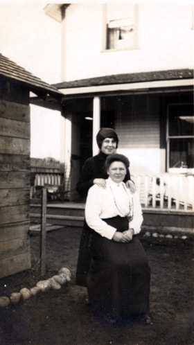Two unidentified women. (Images are provided for educational and research purposes only. Other use requires permission, please contact the Museum.) thumbnail