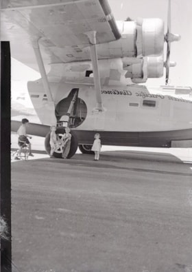 Children with CPA plane. (Images are provided for educational and research purposes only. Other use requires permission, please contact the Museum.) thumbnail