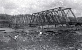 Construction of the Hubert Bridge. (Images are provided for educational and research purposes only. Other use requires permission, please contact the Museum.) thumbnail