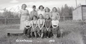 Glentanna school class photo. (Images are provided for educational and research purposes only. Other use requires permission, please contact the Museum.) thumbnail
