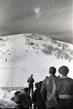 People skiing [Malkow Ski Hill?]. (Images are provided for educational and research purposes only. Other use requires permission, please contact the Museum.) thumbnail