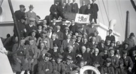 White Star-Dominion boat crew photo. (Images are provided for educational and research purposes only. Other use requires permission, please contact the Museum.) thumbnail