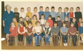 Walnut Park Gr. 1 class. (Images are provided for educational and research purposes only. Other use requires permission, please contact the Museum.) thumbnail