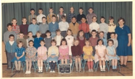Class photo from Muheim Memorial Elementary School Div.14. (Images are provided for educational and research purposes only. Other use requires permission, please contact the Museum.) thumbnail