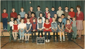 Class photo from Muheim Memorial Elemetary School Div.13. (Images are provided for educational and research purposes only. Other use requires permission, please contact the Museum.) thumbnail