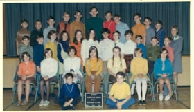 Class photo from Muheim Memorial Elementary School Div.1. (Images are provided for educational and research purposes only. Other use requires permission, please contact the Museum.) thumbnail