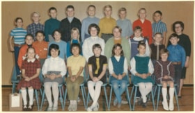 Class photo from Muheim Memorial Elementary School.. (Images are provided for educational and research purposes only. Other use requires permission, please contact the Museum.) thumbnail