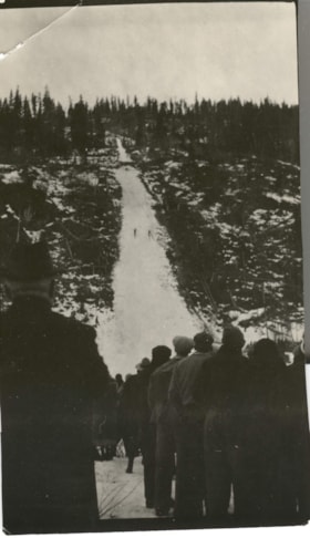 Crowd watching skiiers. (Images are provided for educational and research purposes only. Other use requires permission, please contact the Museum.) thumbnail