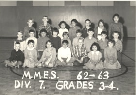 Muheim Memorial Elementary School Div. 7 Grades 3-4 class photo. (Images are provided for educational and research purposes only. Other use requires permission, please contact the Museum.) thumbnail