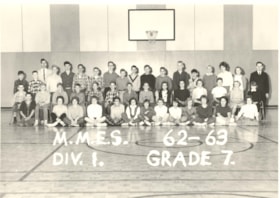 Muheim Memorial Elementary School Div 1 grade 7 class photo. (Images are provided for educational and research purposes only. Other use requires permission, please contact the Museum.) thumbnail