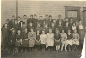 Class photograph at Smithers School. (Images are provided for educational and research purposes only. Other use requires permission, please contact the Museum.) thumbnail