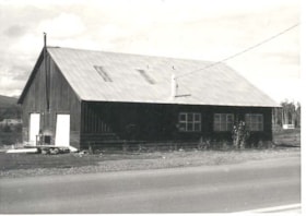 Barn building with no information given. (Images are provided for educational and research purposes only. Other use requires permission, please contact the Museum.) thumbnail