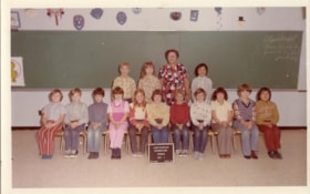 Lake Kathlyn Elementary School Div 1 class photo, 1974-75.. (Images are provided for educational and research purposes only. Other use requires permission, please contact the Museum.) thumbnail