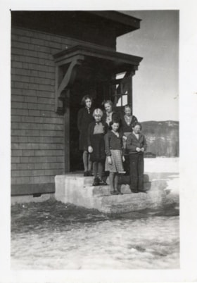 Houston School pupils on steps. (Images are provided for educational and research purposes only. Other use requires permission, please contact the Museum.) thumbnail
