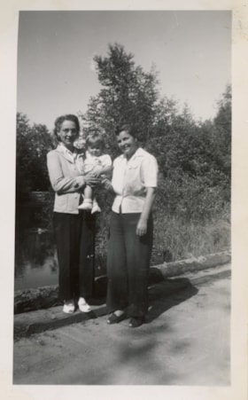 Linda Goudy with grandmothers Grace Goudy and Else Dahlie. (Images are provided for educational and research purposes only. Other use requires permission, please contact the Museum.) thumbnail