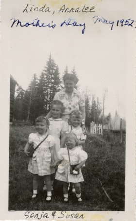 Else Dahlie (nee Widing) with her granddaughters on Mother's Day. (Images are provided for educational and research purposes only. Other use requires permission, please contact the Museum.) thumbnail