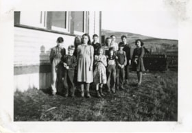 Children at Glentanna School. (Images are provided for educational and research purposes only. Other use requires permission, please contact the Museum.) thumbnail