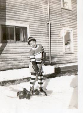 Asao Aida in hockey gear. (Images are provided for educational and research purposes only. Other use requires permission, please contact the Museum.) thumbnail