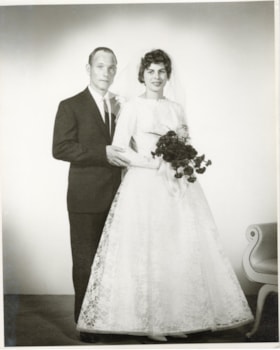 Albert Groen and Bertha Sybring on their wedding day. (Images are provided for educational and research purposes only. Other use requires permission, please contact the Museum.) thumbnail