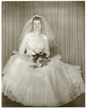 Lucie Meints (Barendregt) on her wedding day. (Images are provided for educational and research purposes only. Other use requires permission, please contact the Museum.) thumbnail