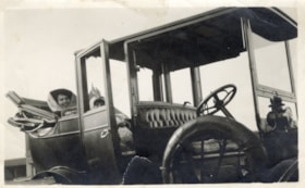 Unknown lady in back of vintage car. (Images are provided for educational and research purposes only. Other use requires permission, please contact the Museum.) thumbnail