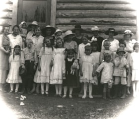 Driftwood School class of 1922. (Images are provided for educational and research purposes only. Other use requires permission, please contact the Museum.) thumbnail