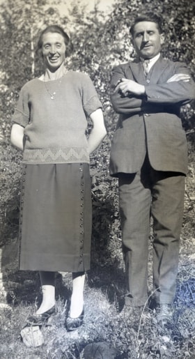 Unidentified man and woman. (Images are provided for educational and research purposes only. Other use requires permission, please contact the Museum.) thumbnail