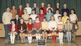 Muheim Memorial Elementary School Div. 2 class photo. (Images are provided for educational and research purposes only. Other use requires permission, please contact the Museum.) thumbnail