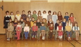 Muheim Memorial Elementary School class photo. (Images are provided for educational and research purposes only. Other use requires permission, please contact the Museum.) thumbnail