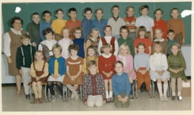 Lake Kathlyn Elementary School class photo. (Images are provided for educational and research purposes only. Other use requires permission, please contact the Museum.) thumbnail