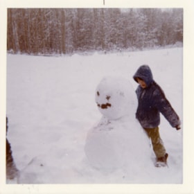 Lake Kathlyn School student with snowman. (Images are provided for educational and research purposes only. Other use requires permission, please contact the Museum.) thumbnail