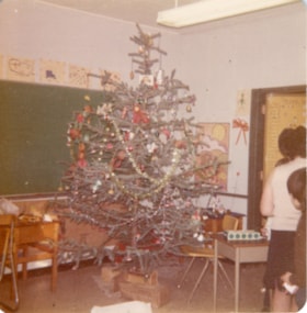 Christmas tree in classroom. (Images are provided for educational and research purposes only. Other use requires permission, please contact the Museum.) thumbnail