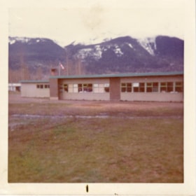 Lake Kathlyn Elementary School. (Images are provided for educational and research purposes only. Other use requires permission, please contact the Museum.) thumbnail