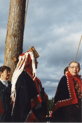 Chief Delgamuukw, Earl Muldoe, at totem pole raising. (Images are provided for educational and research purposes only. Other use requires permission, please contact the Museum.) thumbnail