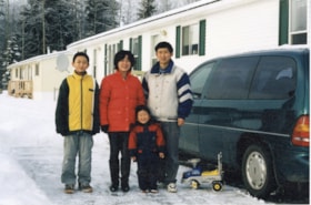 Jieping Wang and family. (Images are provided for educational and research purposes only. Other use requires permission, please contact the Museum.) thumbnail