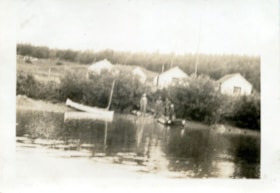 Group of people at the shoreline. (Images are provided for educational and research purposes only. Other use requires permission, please contact the Museum.) thumbnail