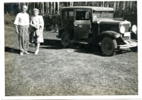 Man and woman beside car. (Images are provided for educational and research purposes only. Other use requires permission, please contact the Museum.) thumbnail