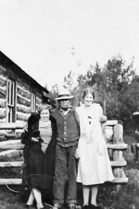 Annie Middleton, Jim Cole, and Ivy Middleton. (Images are provided for educational and research purposes only. Other use requires permission, please contact the Museum.) thumbnail