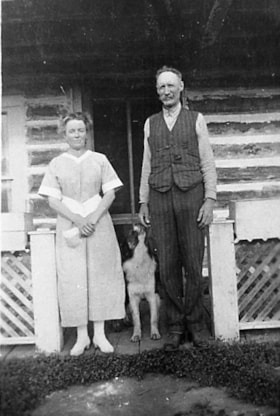Clara and Harvey Davies in front of Houston Hotel. (Images are provided for educational and research purposes only. Other use requires permission, please contact the Museum.) thumbnail