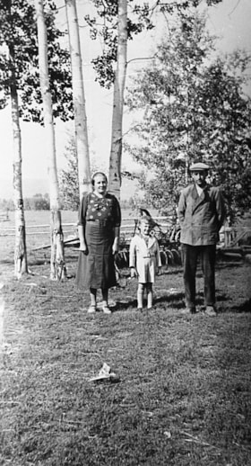 Brienen family in Canada. (Images are provided for educational and research purposes only. Other use requires permission, please contact the Museum.) thumbnail