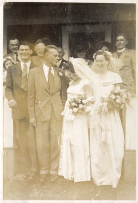 Goold-Withler wedding party at Topley Hall. (Images are provided for educational and research purposes only. Other use requires permission, please contact the Museum.) thumbnail